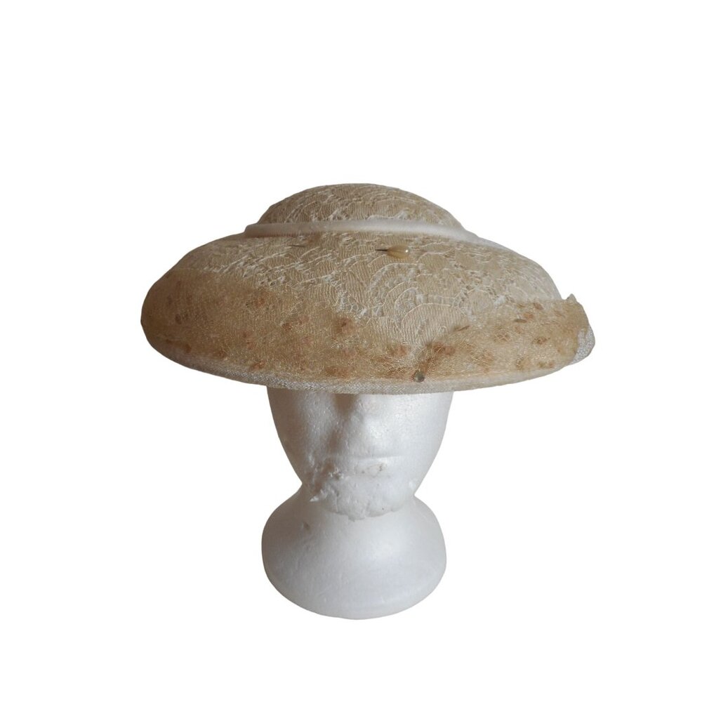 Vintage 1950s Mushroom Cream lace hat with tan lace accent - Estate Find